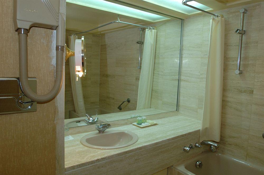 Gaweye Hotel Niamey Esterno foto